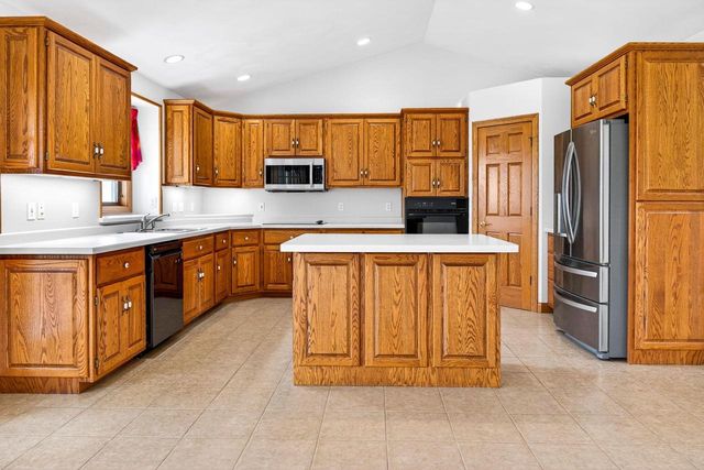 4665 EDGEWOOD DRIVE, Appleton, WI 54913