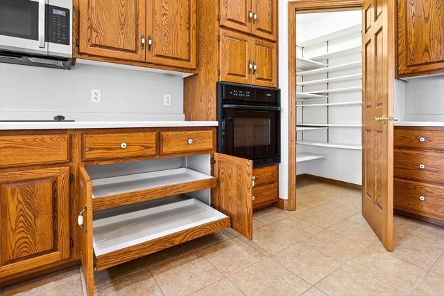 4665 EDGEWOOD DRIVE, Appleton, WI 54913