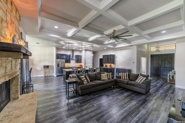 2127 Oakwood, New Braunfels, TX 78132