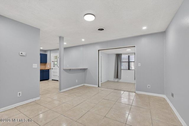 6886 TOM THUMB Drive, Jacksonville, FL 32210