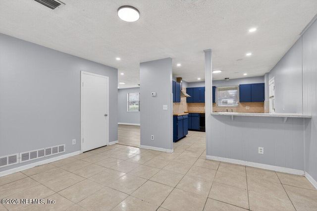 6886 TOM THUMB Drive, Jacksonville, FL 32210