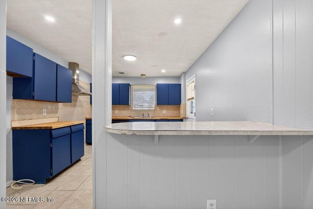 6886 TOM THUMB Drive, Jacksonville, FL 32210