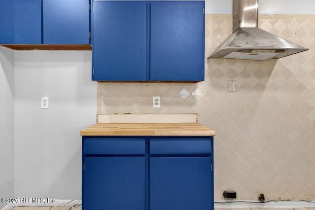 6886 TOM THUMB Drive, Jacksonville, FL 32210