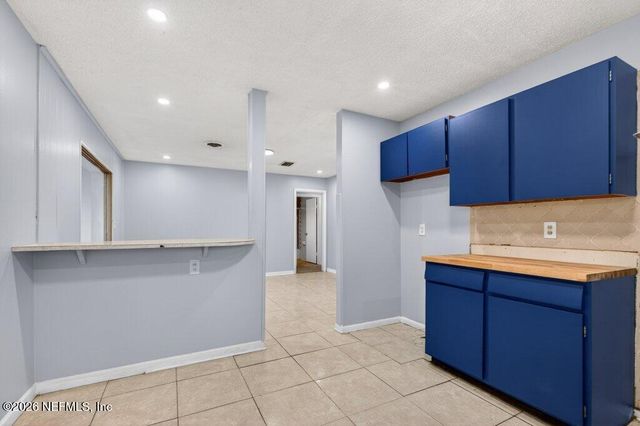 6886 TOM THUMB Drive, Jacksonville, FL 32210