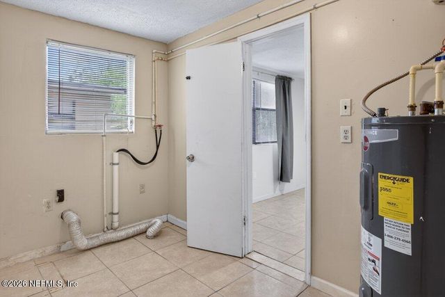 6886 TOM THUMB Drive, Jacksonville, FL 32210