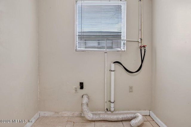 6886 TOM THUMB Drive, Jacksonville, FL 32210