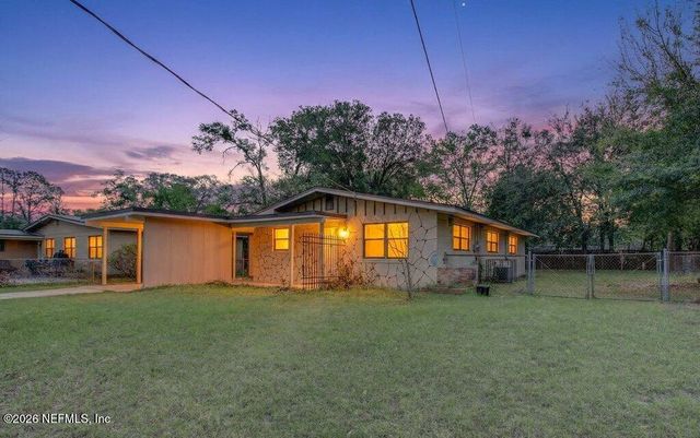 6886 TOM THUMB Drive, Jacksonville, FL 32210