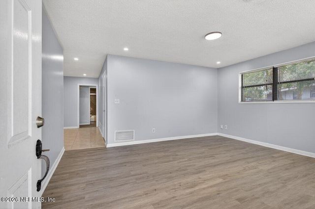 6886 TOM THUMB Drive, Jacksonville, FL 32210