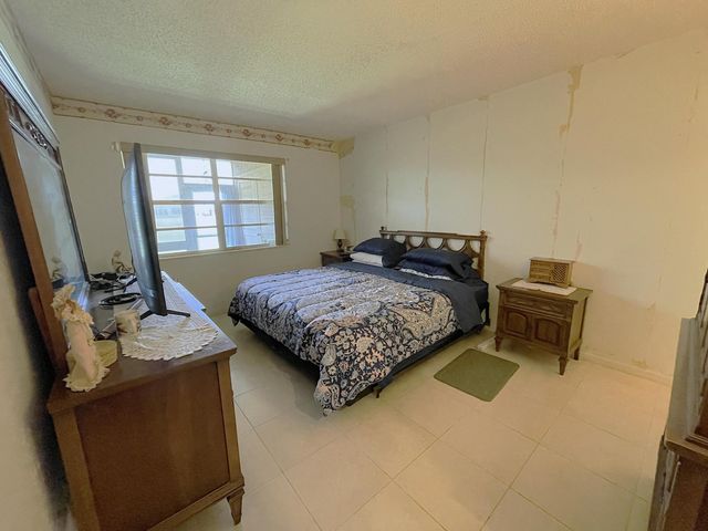 229 Lake Meryl Drive, West Palm Beach, FL 33411