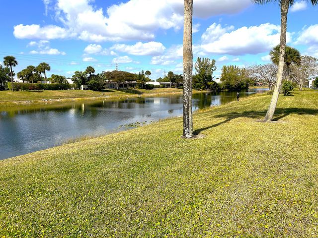 229 Lake Meryl Drive, West Palm Beach, FL 33411