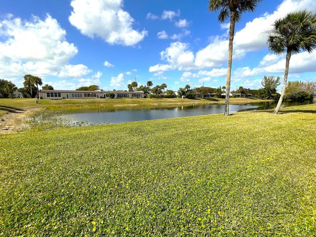 229 Lake Meryl Drive, West Palm Beach, FL 33411
