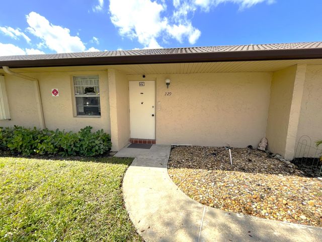 229 Lake Meryl Drive, West Palm Beach, FL 33411