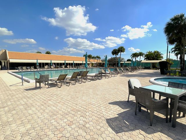 229 Lake Meryl Drive, West Palm Beach, FL 33411