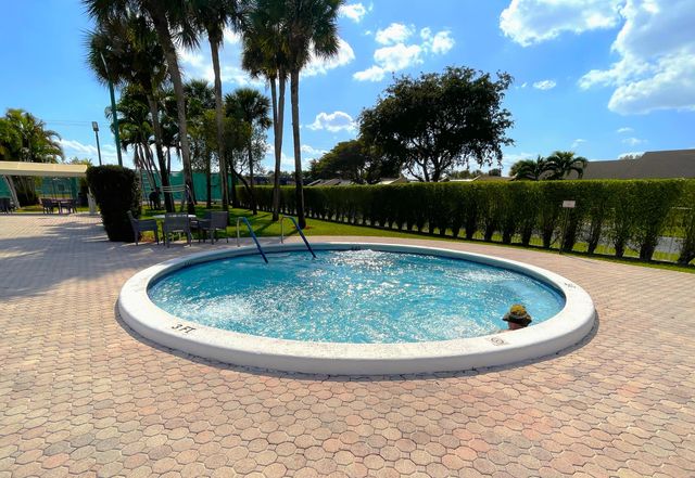 229 Lake Meryl Drive, West Palm Beach, FL 33411