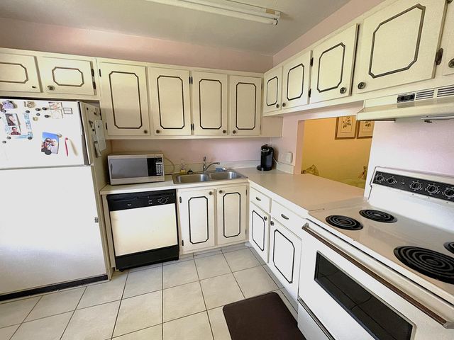 229 Lake Meryl Drive, West Palm Beach, FL 33411