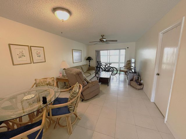 229 Lake Meryl Drive, West Palm Beach, FL 33411