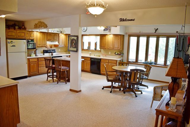 1832 Cedar View Road, Charles City, IA 50616