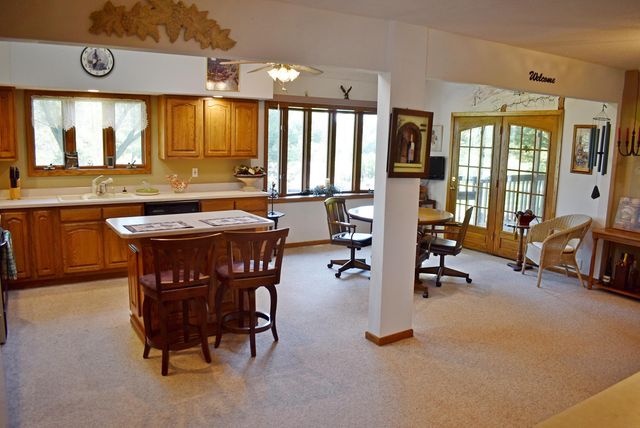 1832 Cedar View Road, Charles City, IA 50616