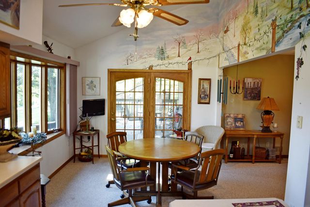 1832 Cedar View Road, Charles City, IA 50616