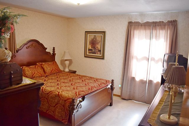 1832 Cedar View Road, Charles City, IA 50616