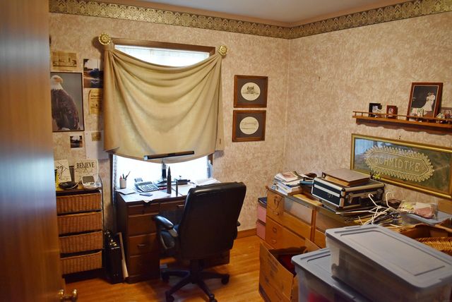 1832 Cedar View Road, Charles City, IA 50616