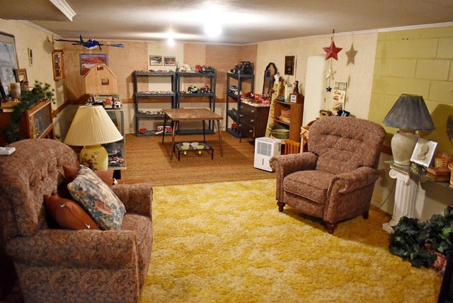 1832 Cedar View Road, Charles City, IA 50616