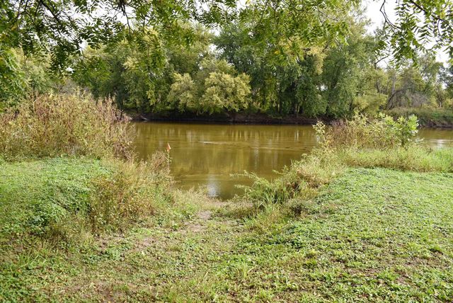 1832 Cedar View Road, Charles City, IA 50616