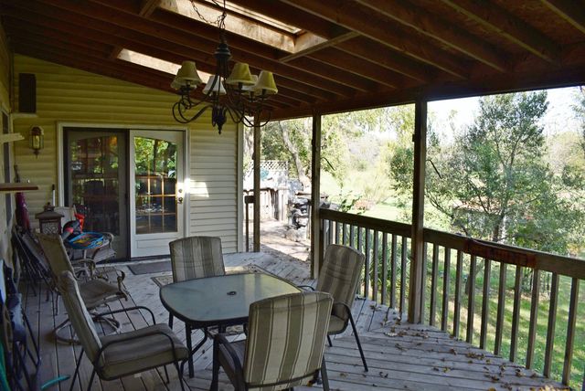 1832 Cedar View Road, Charles City, IA 50616