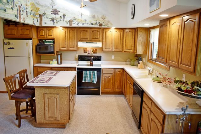 1832 Cedar View Road, Charles City, IA 50616