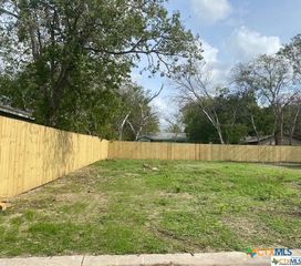 903 Liberty Avenue, Seguin, TX 78155