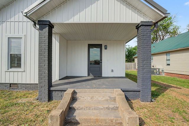 219 Cherry St, Guthrie, KY 42234