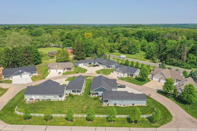 135 Lexington Pointe Drive 8, Niles, MI 49120