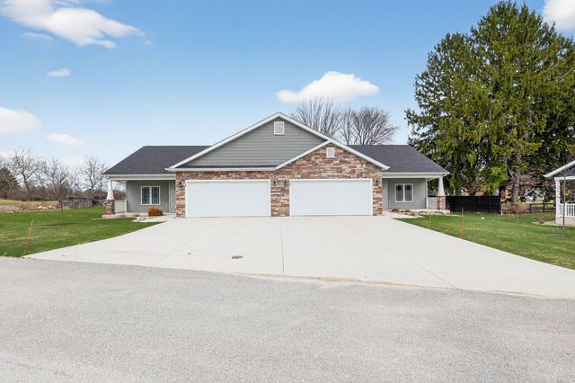 135 Lexington Pointe Drive 8, Niles, MI 49120