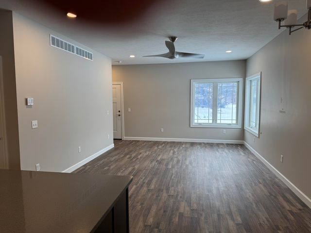 135 Lexington Pointe Drive 8, Niles, MI 49120