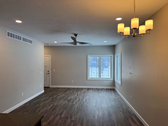 135 Lexington Pointe Drive 8, Niles, MI 49120