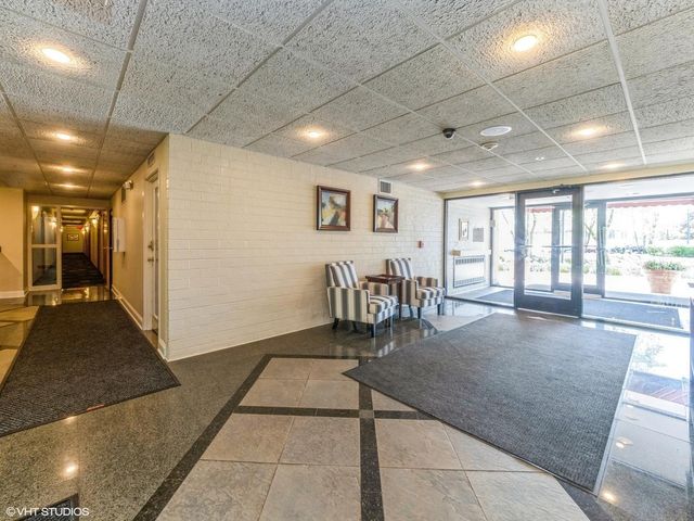 1800 Huntington Boulevard 409, Hoffman Estates, IL 60169