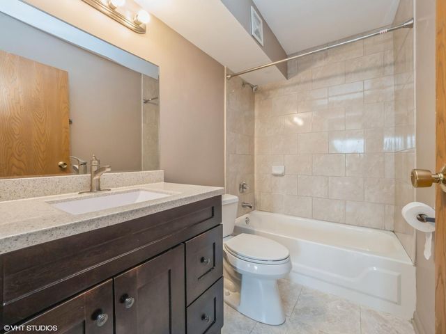 1800 Huntington Boulevard 409, Hoffman Estates, IL 60169
