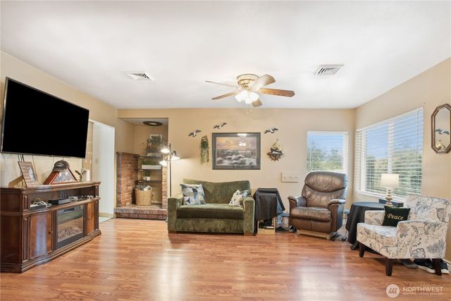 3506 Columbia Heights Road, Longview, WA 98632