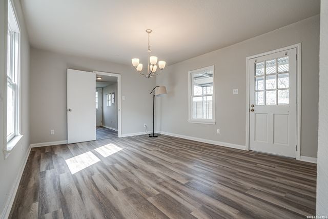 2411 W Huisache Av., San Antonio, TX 78228