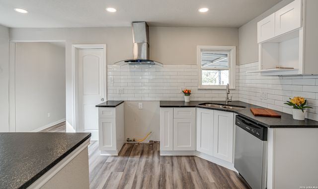 2411 W Huisache Av., San Antonio, TX 78228