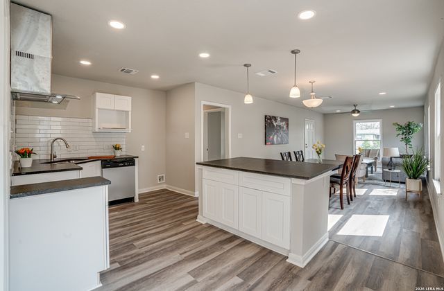 2411 W Huisache Av., San Antonio, TX 78228