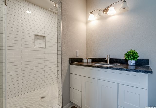 2411 W Huisache Av., San Antonio, TX 78228