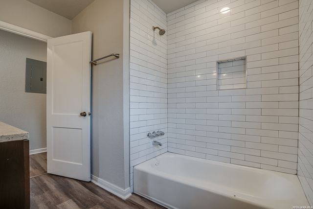 2411 W Huisache Av., San Antonio, TX 78228