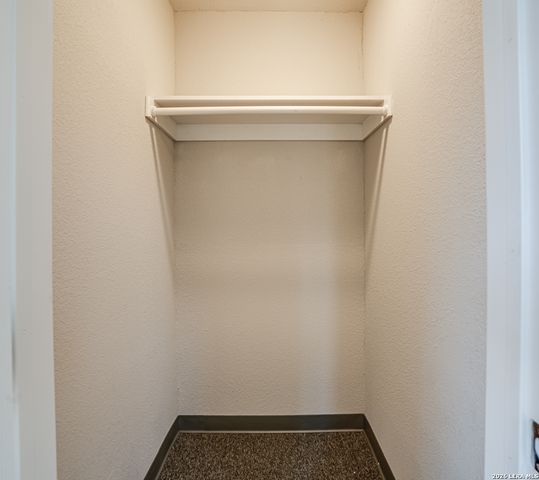 2411 W Huisache Av., San Antonio, TX 78228