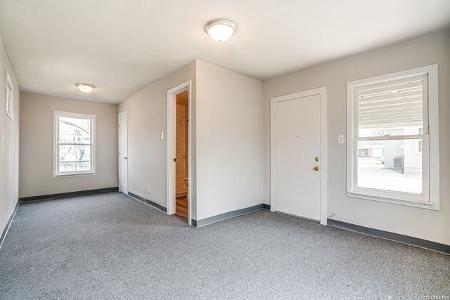 2411 W Huisache Av., San Antonio, TX 78228