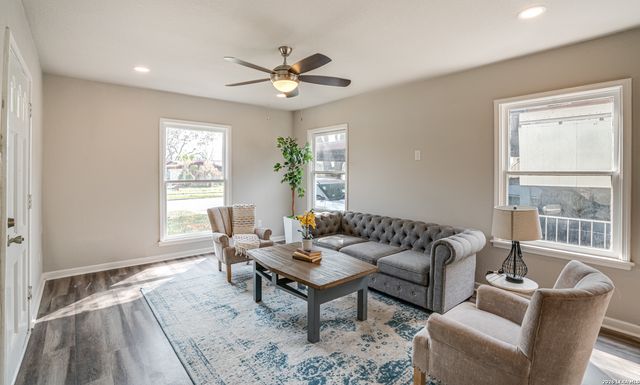 2411 W Huisache Av., San Antonio, TX 78228