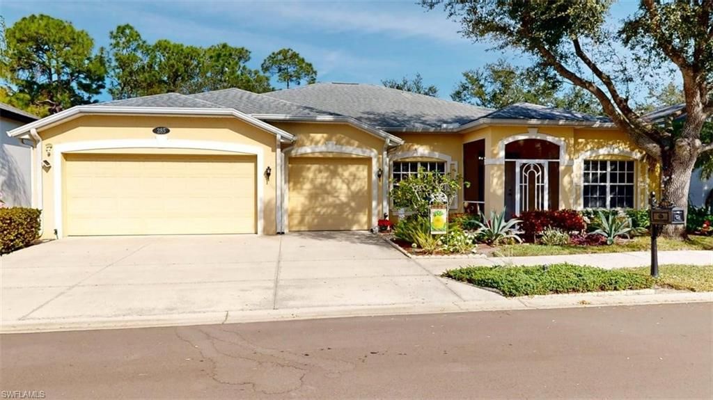 285 Spider Lily LN, Naples, FL 34119