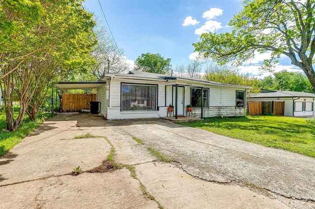 1031 Wade Hampton Street, Benbrook, TX 76126