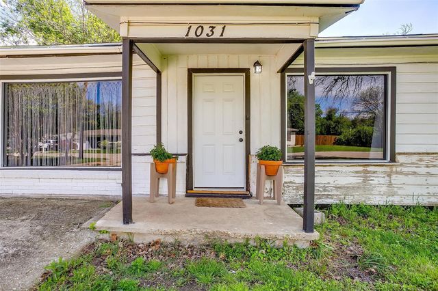 1031 Wade Hampton Street, Benbrook, TX 76126