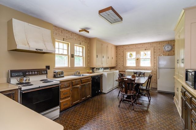 355 High St, Westwood, MA 02090
